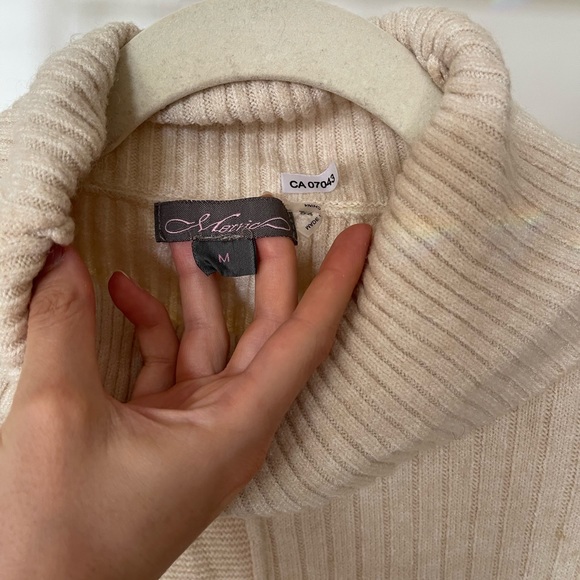 Oversized Knit Turtle Neck Sweater dress - Picture 4 of 4